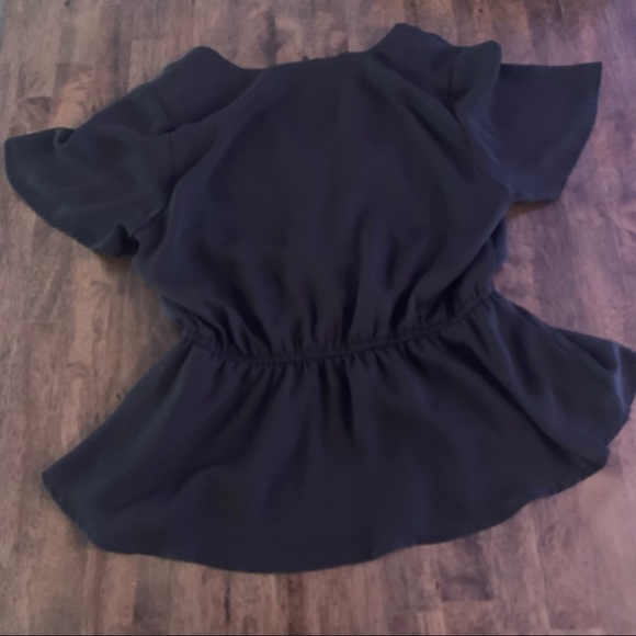 Black Cinched Waist Top with Buttons - Picture 3 of 4